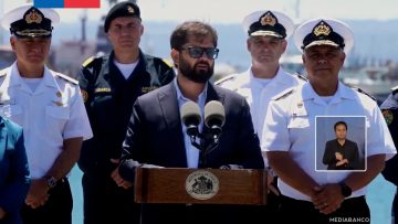 14012607 PRESIDENTE BORIC VISITA EL PRIMER BUQUE ESCOTILLÓN IV 01