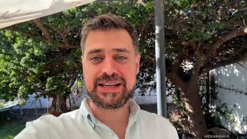 17012604 DIPUTADO MANOUCHERHI (PS) Y GABINETE DE KAST 01