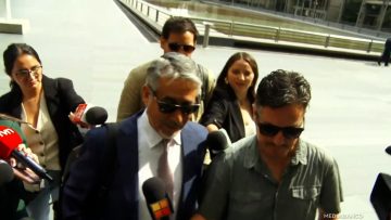 31012602 APOYO LLEGADA ABOGADO DEFENSOR ALBERTO LARRAÍN 01