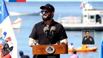 02032618 PRESIDENTE BORIC EN INAUGURACIÓN DE KAYAKS 01