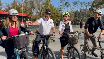 05032602 LLEGADA AUTORIDADES A REINAUGURACION PLAZA ITALIA 01