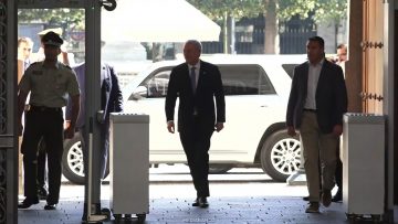 08032605 LLEGADA PRESIDENTE ELECTO KAST A LA MONEDA 06