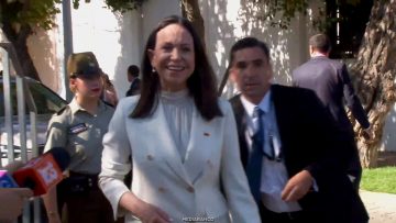 110326CAMBIO72 SALIDA DE MARÌA CORINA MACHADO 01