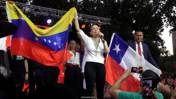 12032641 ENCUENTRO CORINA MACHADO CON VENEZOLANOS EN CHILE 01