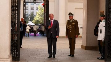 17032617 HONORES PRESIDENTE KAST 01