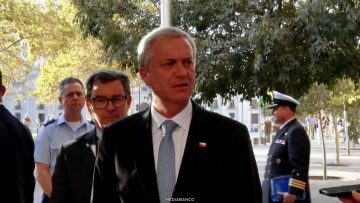 18032625 SALIDA PRESIDENTE KAST TRAS REUNIÓN CON ARMADA 01