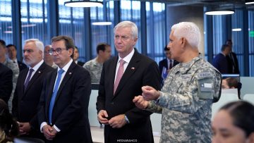 19032618 PRESIDENTE KAST VISITA AL COMANDANTE EN JEFE DE LA FUERZA AÉREA 01 (1)