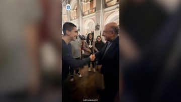 21032616 CARDENAL CHOMALI Y TRUCO DE MAGIA 01