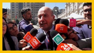23032617 DECLARACIONES DEL MINISTRO DE HACIENDA AFUERA DE LA MONEDA DEST