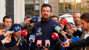 25032601 ALCALDES ENTREGAN CARTA EN LA MONEDA 18