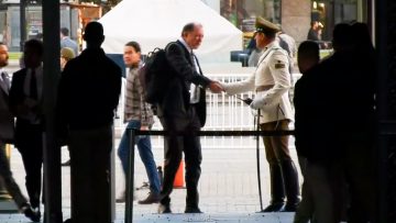 26032604 APOYOS MINISTROS LLEGANDO A LA MONEDA 01