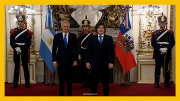 060426ARG03 LLEGADA DEL PRESIDENTE KAST A LA CASA ROSADA 11