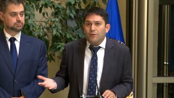 070426C02 DECLARACIONES DIPUTADOS MANOUCHEHRI Y VALENZUELA 01 (1)