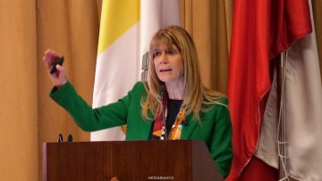 09042604 MINISTRA DE ENERGÍA EN SEMINARIO UC 01 (1)