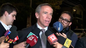 140426VALPO01 LLEGADAS OFICIALISMO A CERRO CASTILLO 01