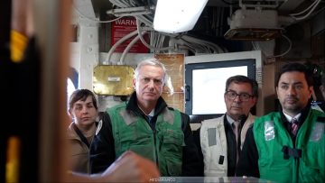 16042622 VISITA PRESIDENTE KAST AL PORTAAVIONES USS NIMITZ 01