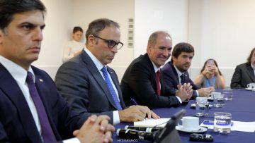 17042618 APOYO REUNIÓN CAMIONEROS, MTT Y SUBSECRETARIO DE ECONOMÍA 01 (1)