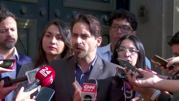 29042608 DIPUTADOS DEL FA ENTREGAN OFICIO EN EL MINISTERIO DE HACIENDA 01