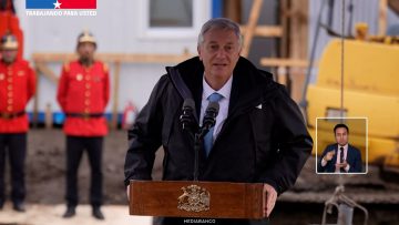 30042603 PRESIDENTE EN PRIMERA PIEDRA DEL CUARTEL DE BOMBEROS DE COYHAIQUE 01
