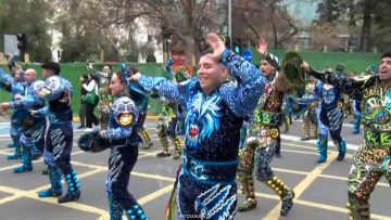 01082602 APOYO BAILES EN ALAMEDA POR FIESTA PATRIA DE BOLIVIA 01