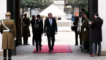 10082607 PRESIDENTE KAST RECIBE LOS HONORES EN LA MONEDA 08