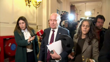 10082618 APOYO SALIDA MINISTRO QUIROZ DE COMISIÓN HACIENDA 01