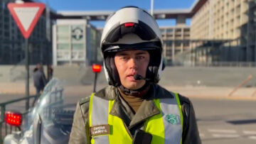 30082602 CARABINEROS Y DETENIDOS POR EXCESO VELOCIDAD EN COSTANERA NORTE 01