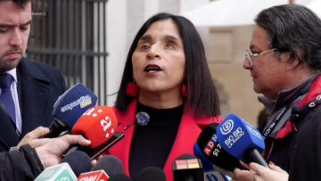 SENADORA CAMPILLAI Y ORGANIZACIONES DE DDHH ENTREGAN CARTA EN LA MONEDA 01