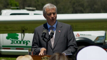 27102608 PRESIDENTE KAST EN PLAN DE PROTECCIÓN CONTRA INCENDIOS 01 (1)